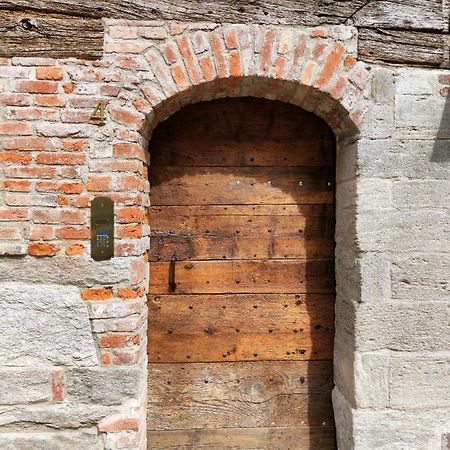 Апартаменты Domus Acaja Пинероло Экстерьер фото
